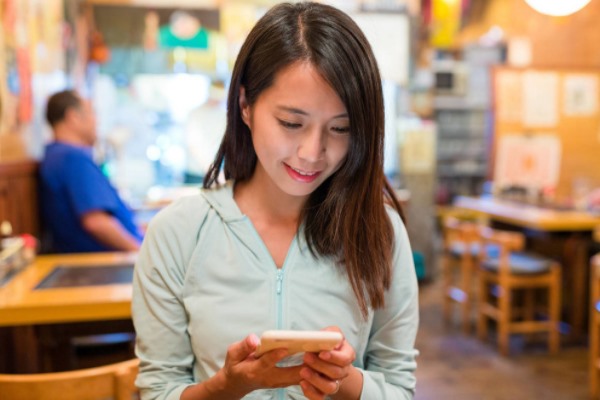 怎么用微信加陌陌里面的人为微信好友？